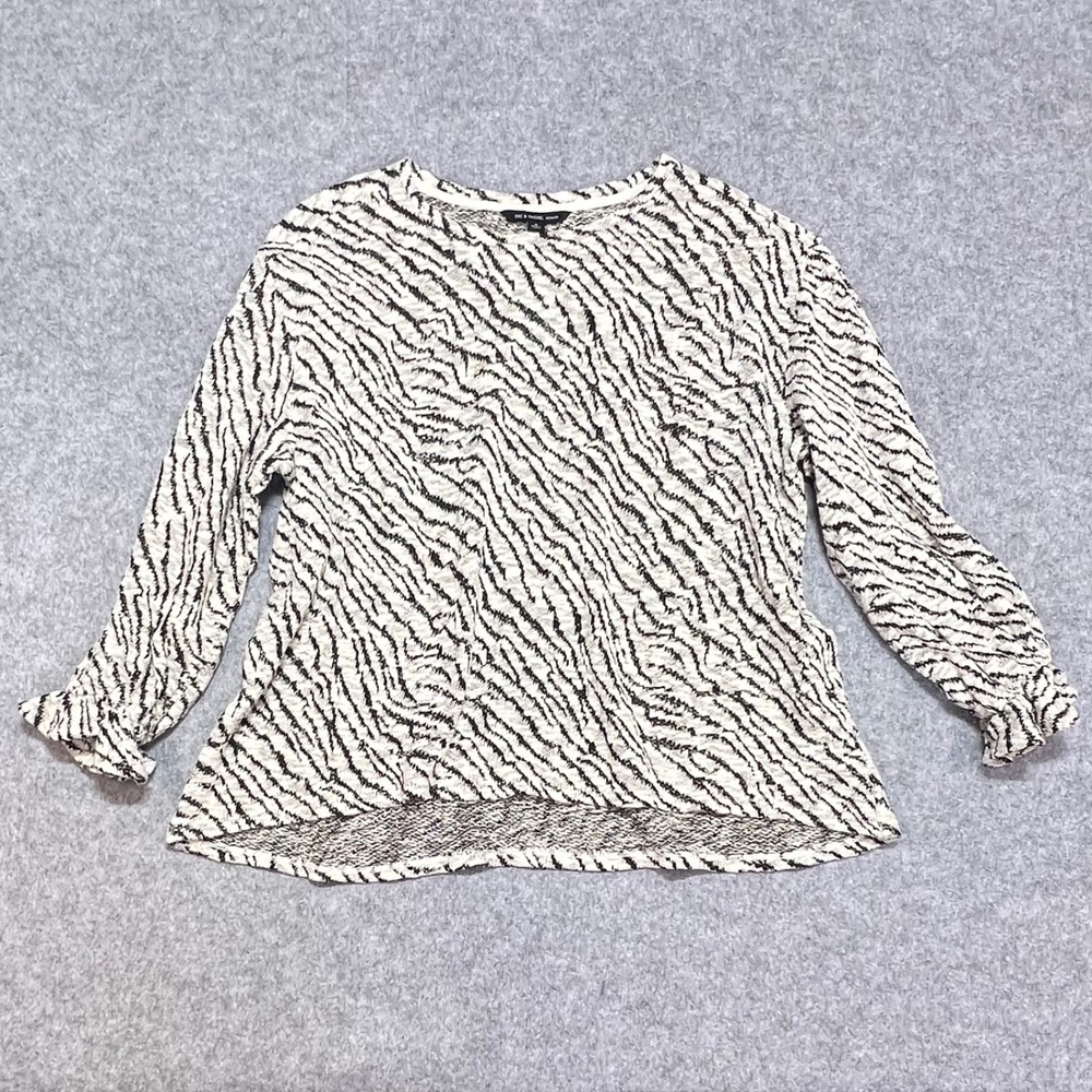 Zac & Rachel Woman 1X Black White‎ Animal Print Ruffle Cuff Textured Top